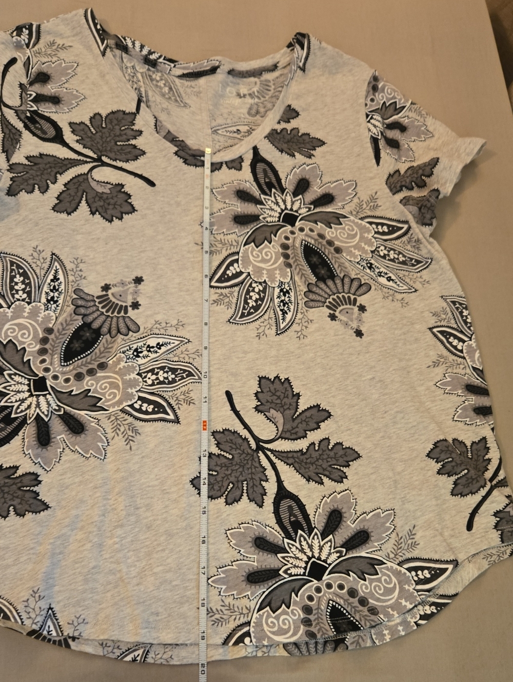 LOFT Vintage Soft 100% Cotton Tee Large Black Gray Floral Paisley Scoop Neck - Picture 9 of 10